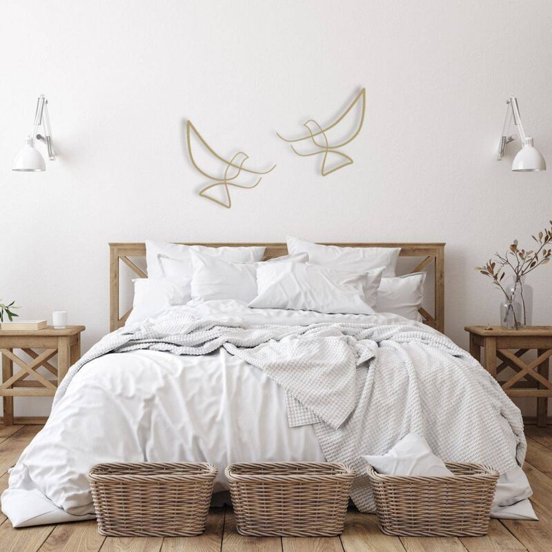 זוג יונים בקו אחד